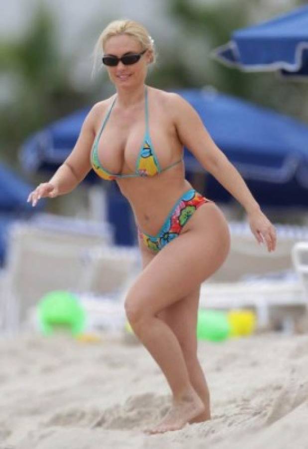 Esta es Nicole Coco Austin en bikini, no la presidenta de Croacia.