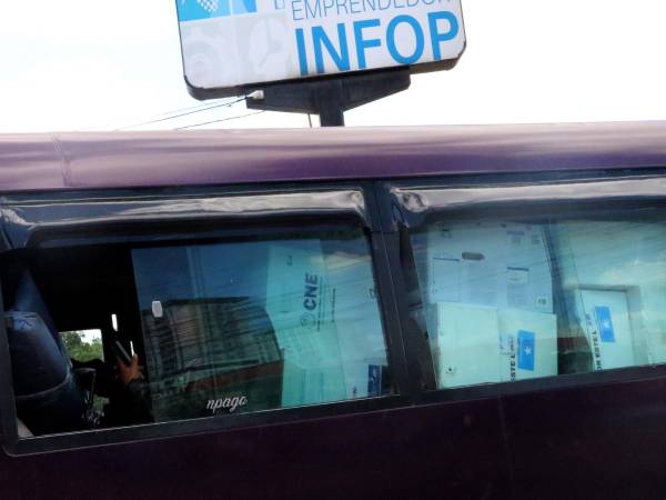 Durante las elecciones primarias se realizó el transporte del material electoral en diferentes unidades.