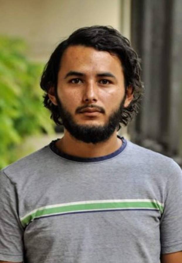 Bachiller en Artes Plásticas, 2013.Exhibición itinerante “El Prado desde Centroamérica” en los Centros Culturales de España de El Salvador, Guatemala y Honduras. 2019.Exhibición “Reencuentro” del Instituto Hondureño de Cultura Hispánica. 2018. XVII Bienal de Escultura y Cerámica Centroamérica y el Caribe IHCI, Museo para la Identidad Nacional (MIN), 2017. Exhibición colectiva para el concurso de diseño de cerámica, O.T.O.P. Taiwán en Honduras, Valle de Ángeles. Exhibición colectiva en el taller experimental de arte SACBE, Copán Ruinas, 2010.Exposición individual en cerámica “Transiciones” en el Museo para la Identidad Nacional (MIN), 2018.Ha participado en simposios nacionales e internacionales de escultura.Única Mención de Honor en la categoría de cerámica en la XVII Bienal de Escultura y Cerámica de Centroamérica y el Caribe IHCI, Museo para la Identidad Nacional MIN, 2017.