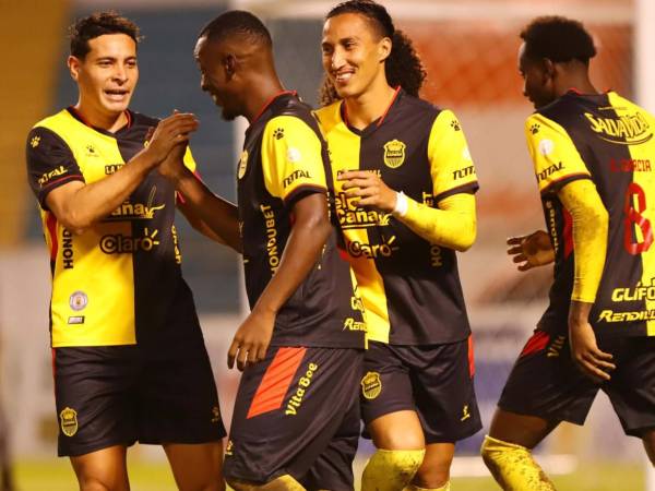 Darixon Vuelto marcó dos goles en el triunfo del Real España sobre Platense.