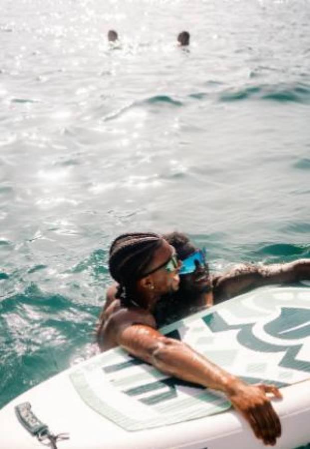 ¡Captados! Futbolistas del Barcelona son vistos en un yate lleno de mujeres en sus vacaciones