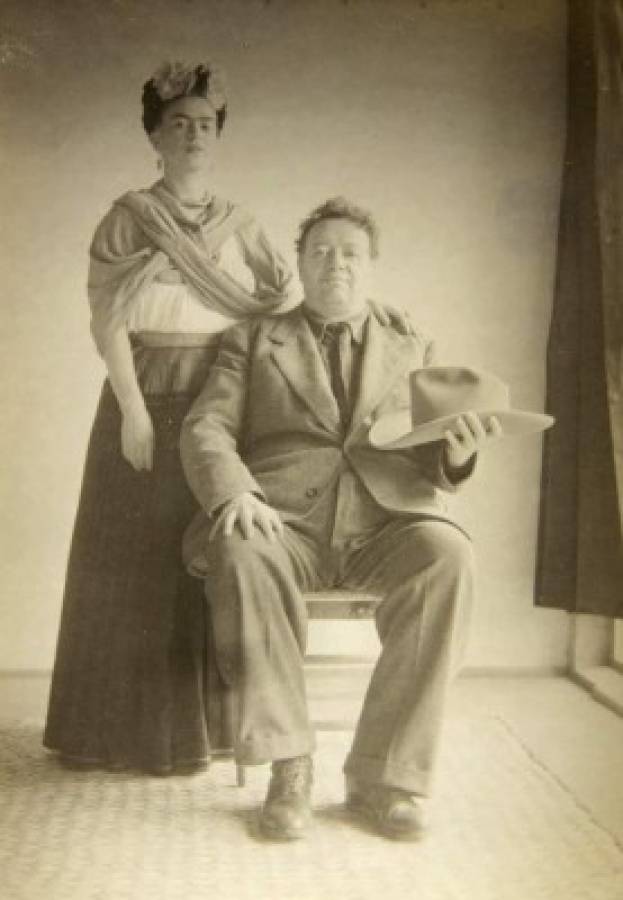 Fotos inéditas de Frida Kahlo tomadas por amante se subastan en Nueva York
