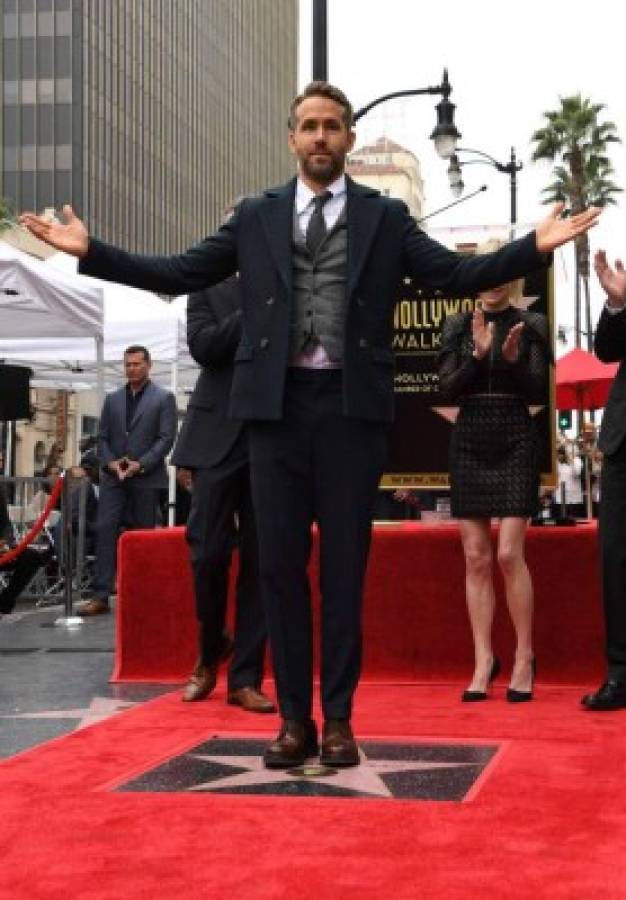 Actor Ryan Reynolds recibe su estrella en Hollywood