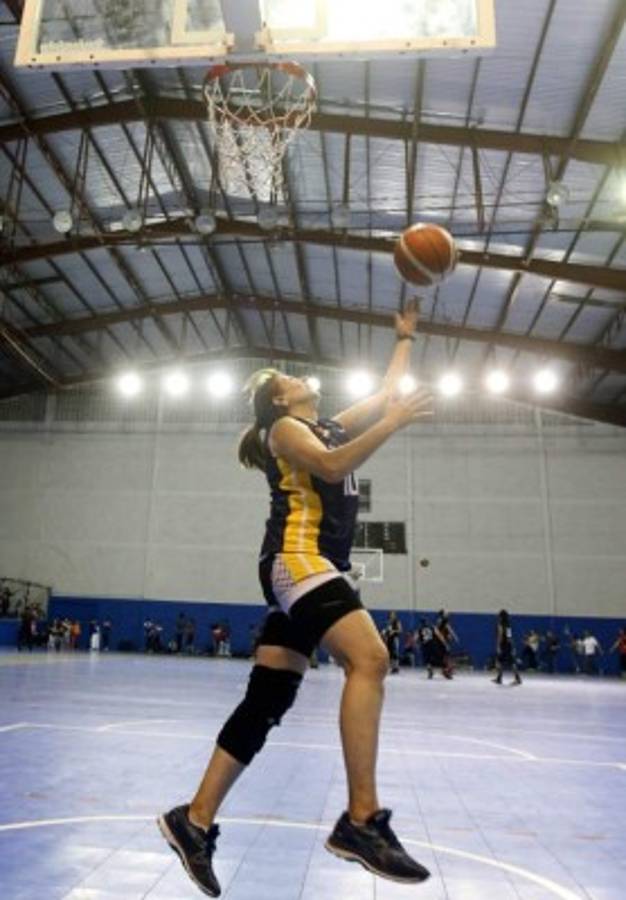 No solo habla del baloncesto, sino del béisbol, voleibol, sóftbol, natación y otros, estamos en decadencia deportiva...