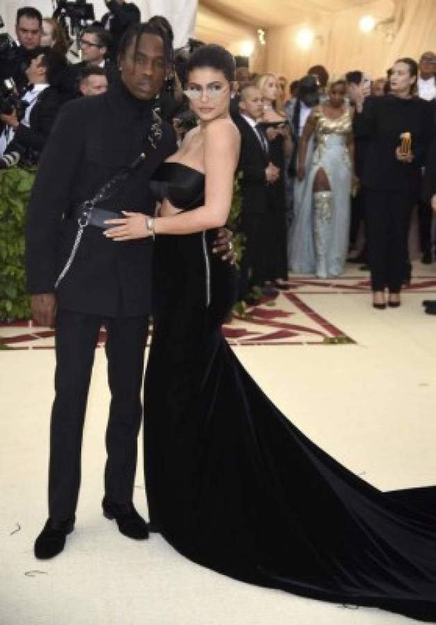 Kylie Jenner muestra su figura en entallado vestido en la Met Gala 2018