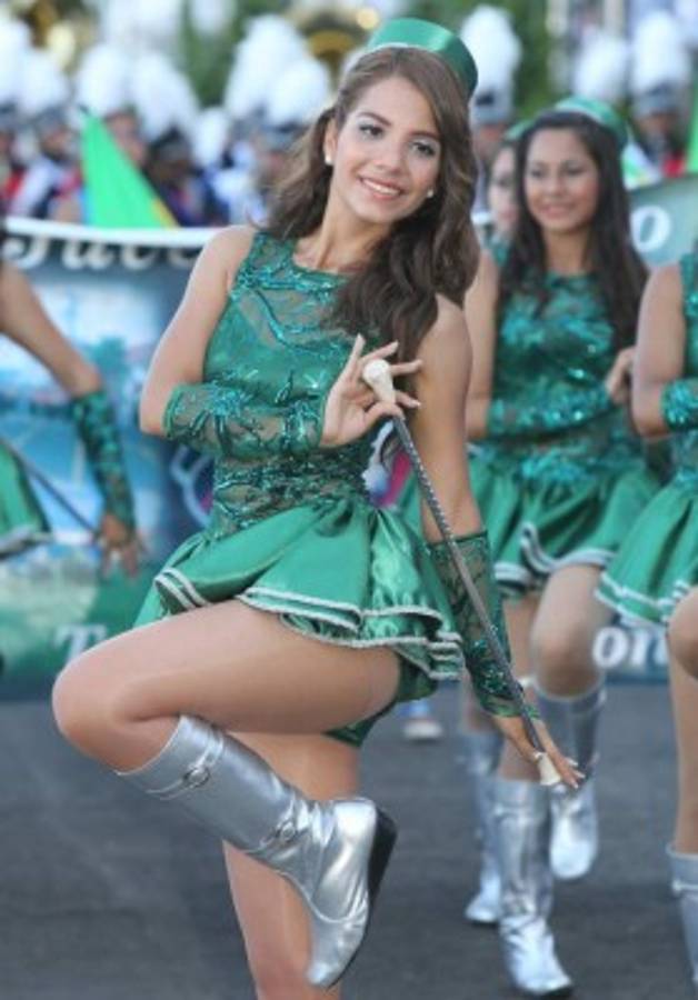 Bastoneras, dueñas de la pasarela cívica