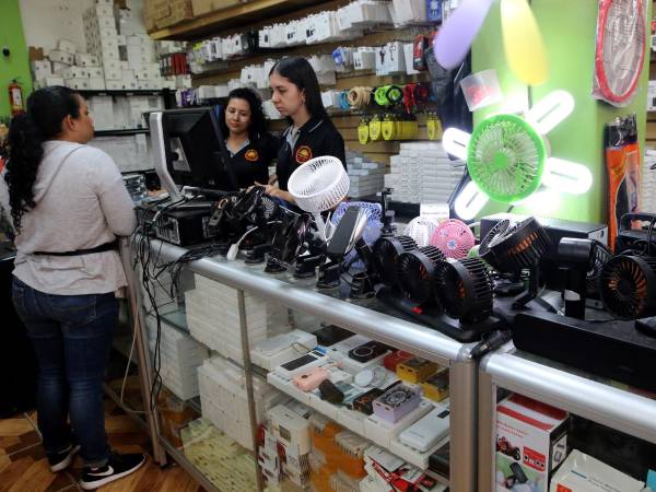 Los negocios chinos ofrecen variedad de productos a precios muy bajos, lo que muchos vendedores hondureños han llamado una competencia desleal.