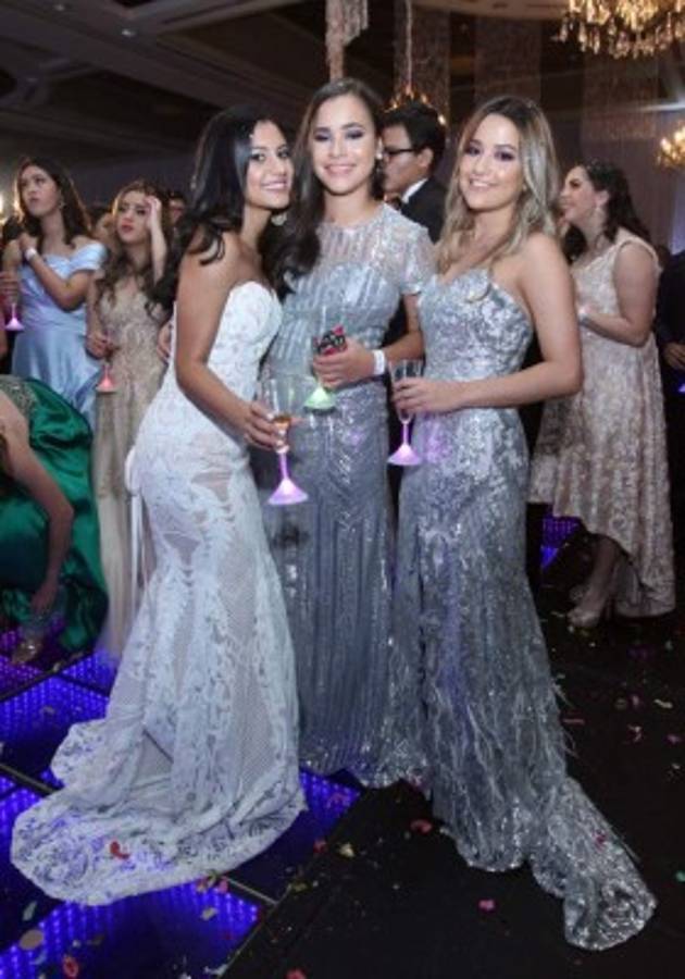 Un brindis por los seniors que dijeron adiós a la Academia Los Pinares