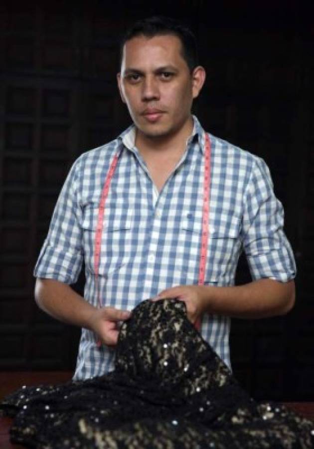 Diseñadores catrachos muestran bocetos de las tendencias que se verán en las próximas fiestas prom