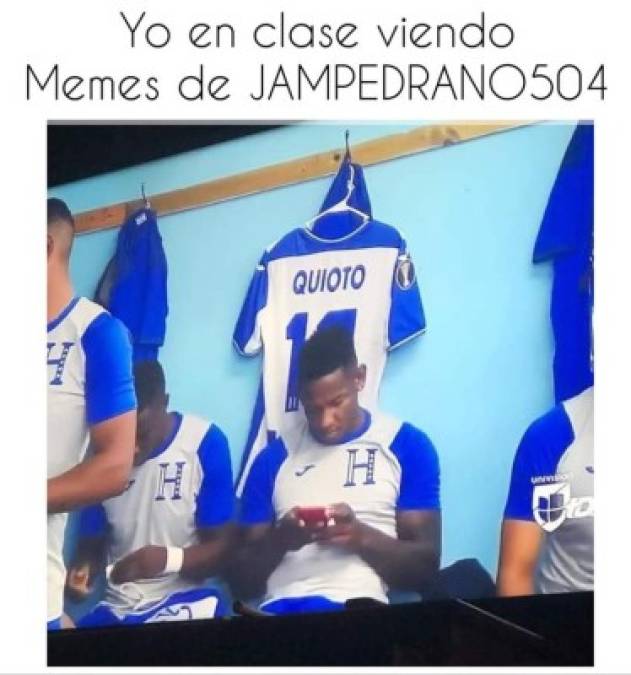 Con memes destrozan a Romell Quioto por usar el celular antes del partido ante Jamaica