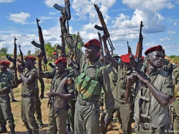 Sudán del Sur, donde se firmó un acuerdo de paz en 2018, se recupera con dificultades de la guerra civil que dejó en seis años más de 380,000 muertos. Foto AFP.