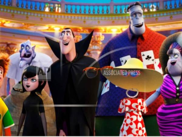 Esta imagen proporcionada por Sony Pictures Animation muestra una escena de 'Hotel Transylvania 3: Summer Vacation'.