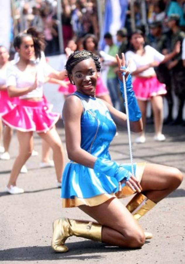 Bastoneras, dueñas de la pasarela cívica