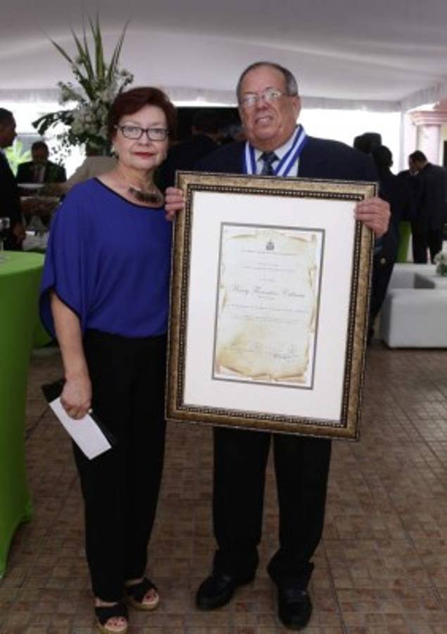 Congreso Nacional premia la excelencia y honradez