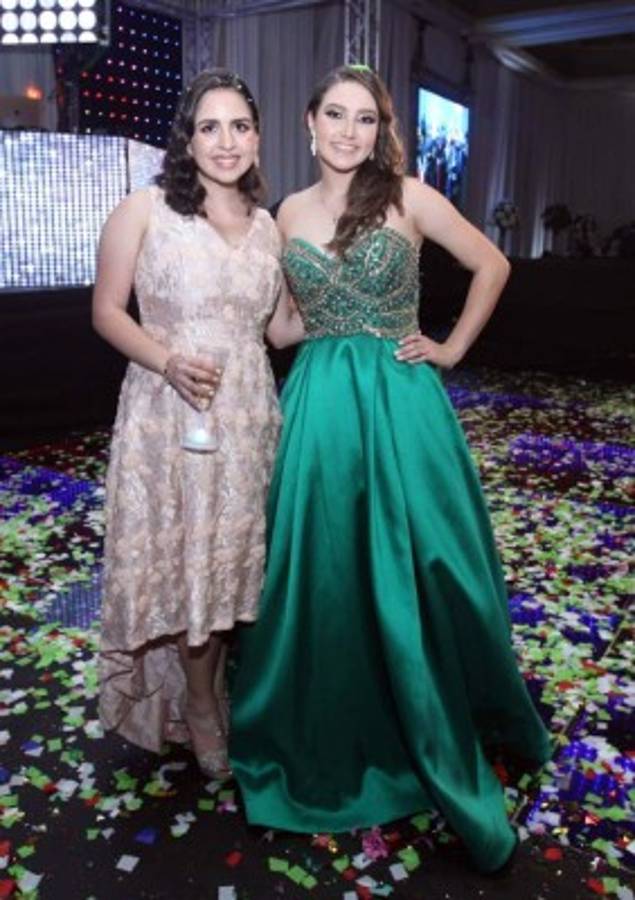 Un brindis por los seniors que dijeron adiós a la Academia Los Pinares