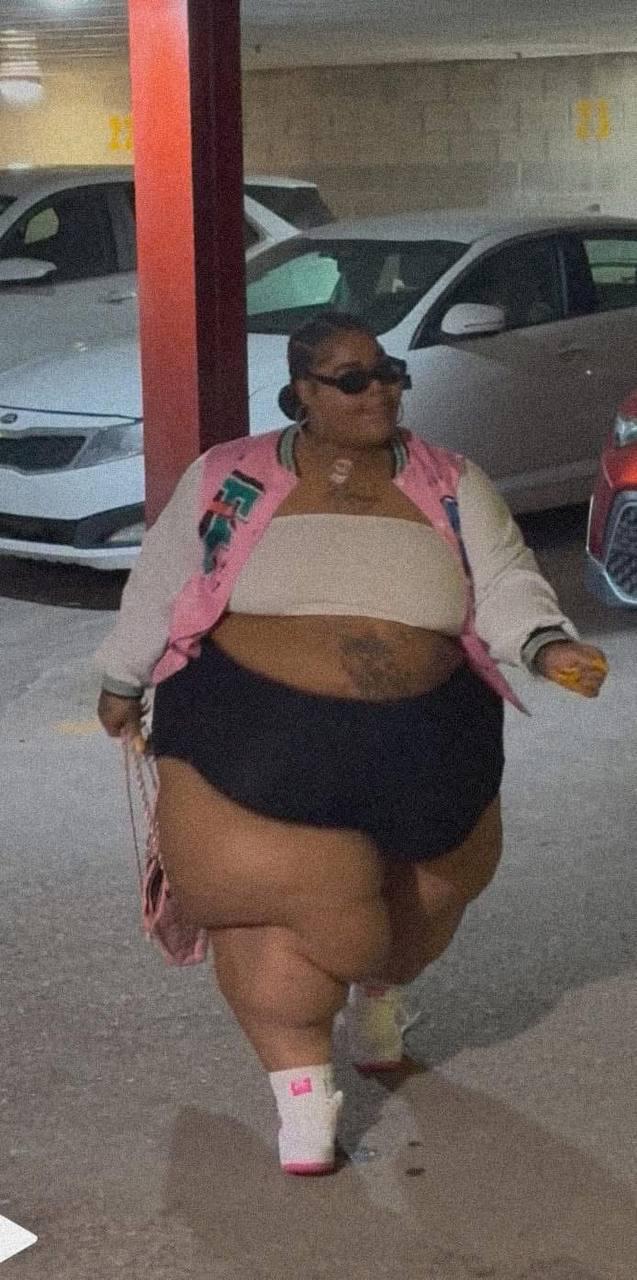 ¿Quién es la rapera que demandó a un taxista por negarse a llevarla debido a su sobrepeso?