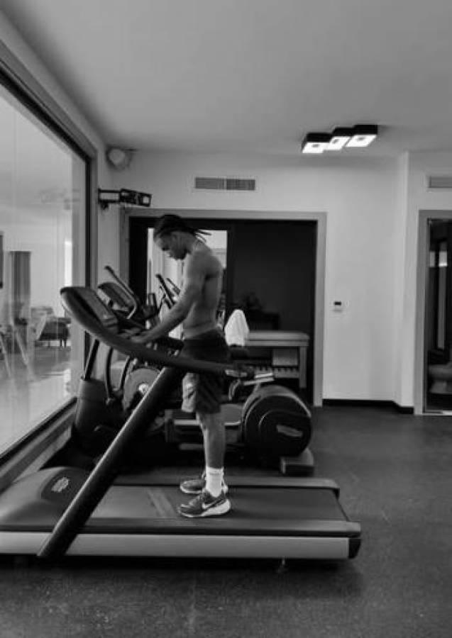 ¡Captados! Futbolistas del Barcelona son vistos en un yate lleno de mujeres en sus vacaciones