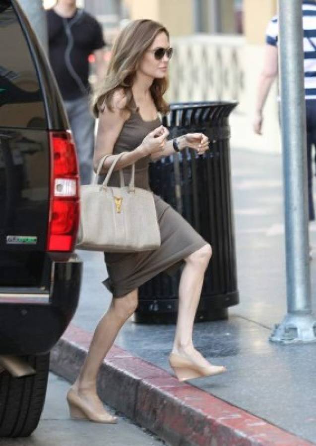 Hospitalizan a Angelina Jolie por grave caso de anorexia