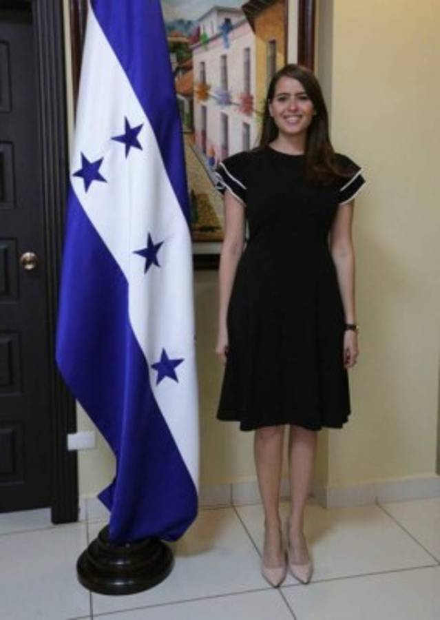 Juramentan a María Andrea Matamoros como nueva ministra asesora de Estrategia y Comunicaciones