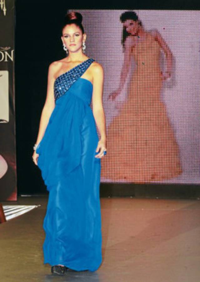 Exquisita colección en Mía Debutante Runway 2012