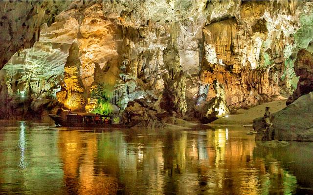 Son Doong, la cueva más grande del mundo con un paisaje espectacular y clima propio