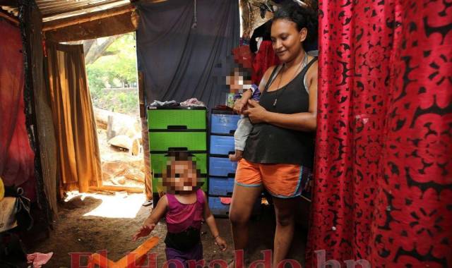 La joven madre de familia Valeria Osorto es un ejemplo de la crisis que viven muchas personas en el Golfo de Fonseca.