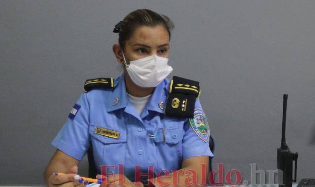 La directora de Cefas, la subcomisaría policial Erika Rodríguez, que asumió la dirección del centro penal a inicios de mayo pasado, recibió a EL HERALDO Plus en el recinto ubicado en Támara.