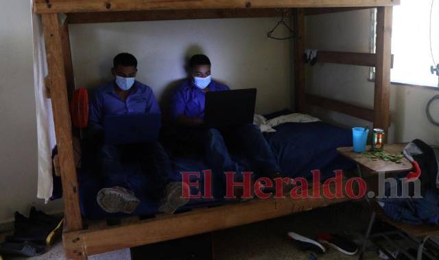 En la comunidad universitaria hay temor de que la institución caiga nuevamente en una crisis que desbarate lo mejorado.