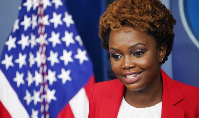 Jean-Pierre, de 44 años, es la primera mujer negra en asumir el papel de vocera de la Casa Blanca.