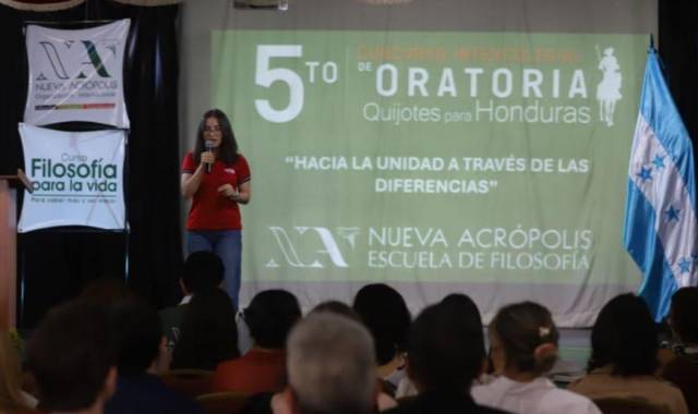 La estudiante Linda Isabel Varela Alcerro de la Dowal School es la ganadora del Concurso de Oratoria Quijotes para Honduras.