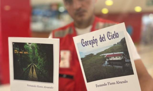 Fernando Flores presenta hoy dos libros, un compendio de versos a la vida, a sus padres, a su hijo y al desamor.