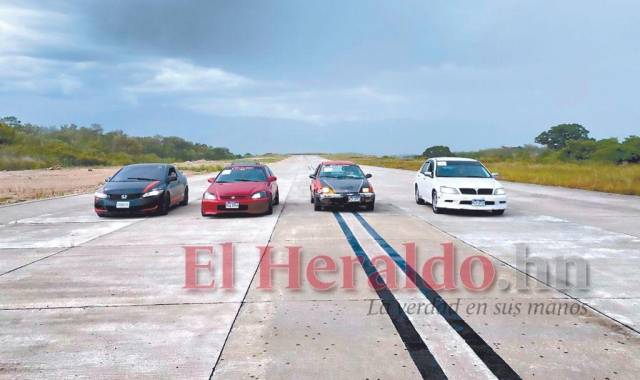 En la terminal de Choluteca se desarrollan carreras de autos.
