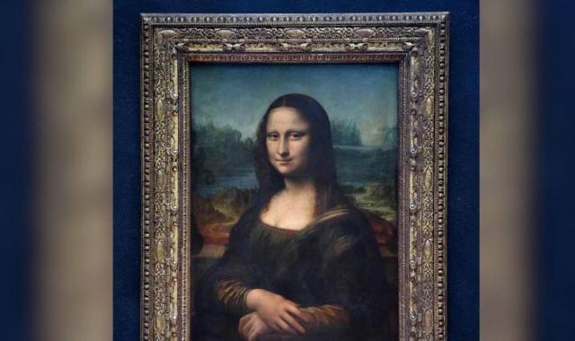 La Mona Lisa es uno de los atractivos más populares del museo del Louvre. La obra de Leonardo da Vinci es una de las piezas del arte plástico universal más valiosas.