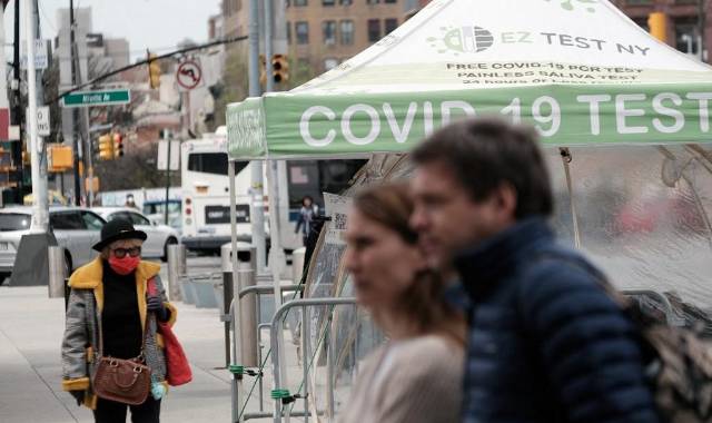La administración del demócrata Joe Biden ha sufrido en las últimas semanas una creciente presión para flexibilizar o anular la medida de usar mascarilla.