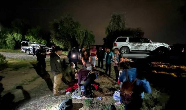 Este martes 3 de mayo, las autoridades mexicanas también identificaron a bordo de una camioneta de lujo a ocho centroamericanos, entre ellos cinco hondureños y tres guatemaltecos que se trasladaban de manera irregular.