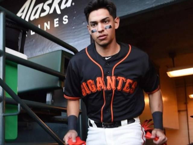 Fue futbolista y hoy triunfa como el único hondureño clasificado a una serie mundial del béisbol: trayectoria de Mauricio Dubón