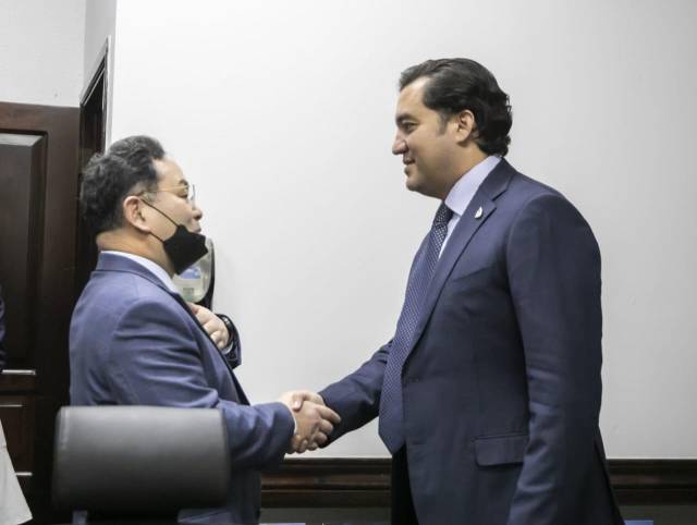 Presidente de Samsung Latinoamérica se reúne con secretario presidencial de Honduras