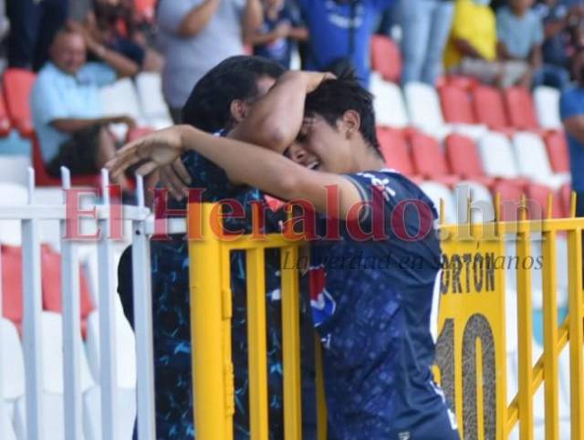 Tras el final del juego, “Nene” Obando se mostró emocionado tras el primer gol de su adorado hijo como futbolista profesional.