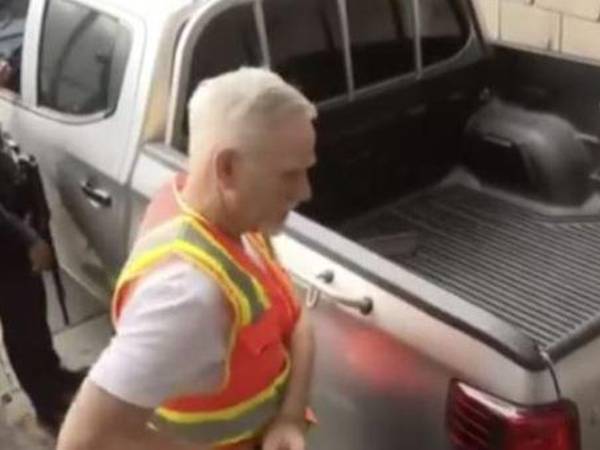 Momento en que uno de los imputados era trasladado desde la cárcel a los Juzgados donde se conocerá si siguen detenidos o con medidas cautelares.