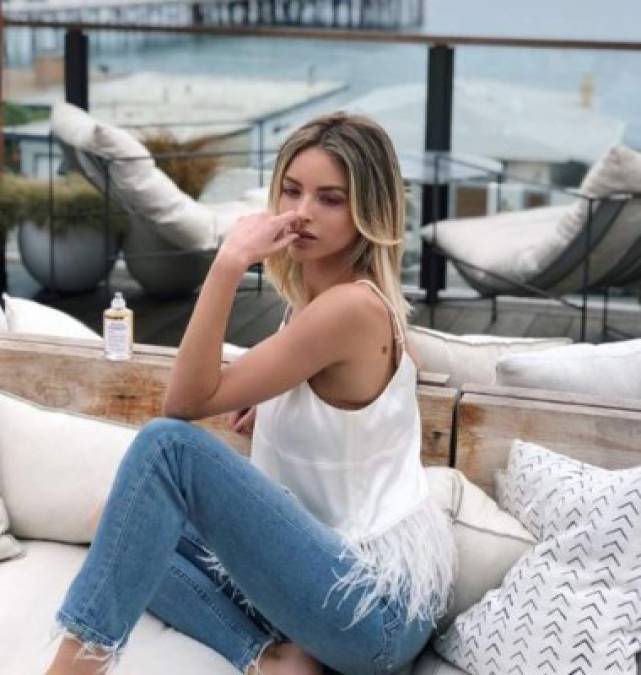 Kaitlynn Carter, la modelo que besó Miley Cyrus durante divorcio  