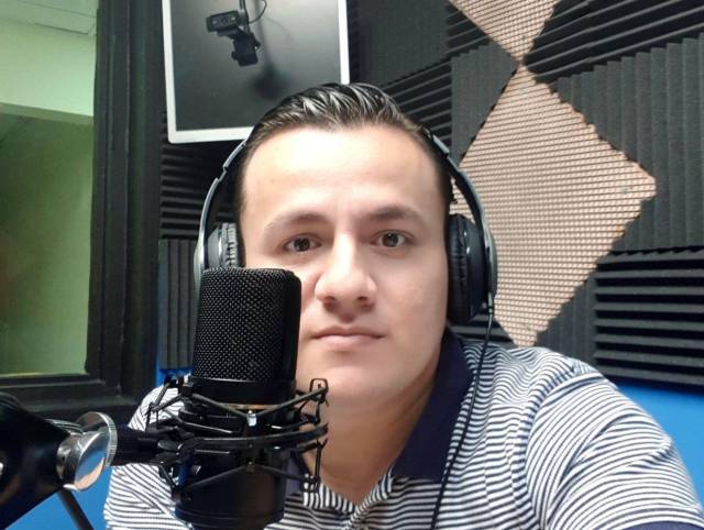 Durante un programa de radio en San Pedro Sula.