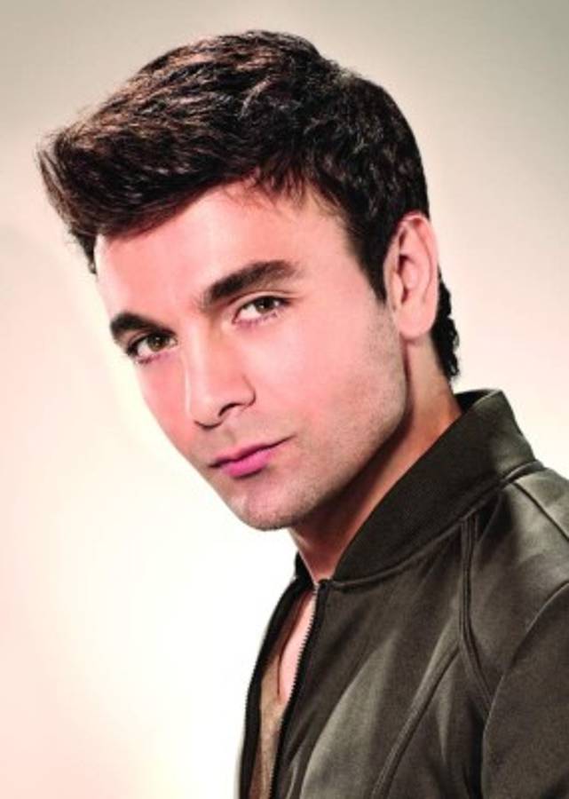 Antonio Asfura, catracho que triunfa en la música y la literatura