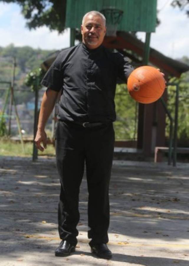 José Daniel Martínez Rodas, un sacerdote que lleva el deporte en el alma