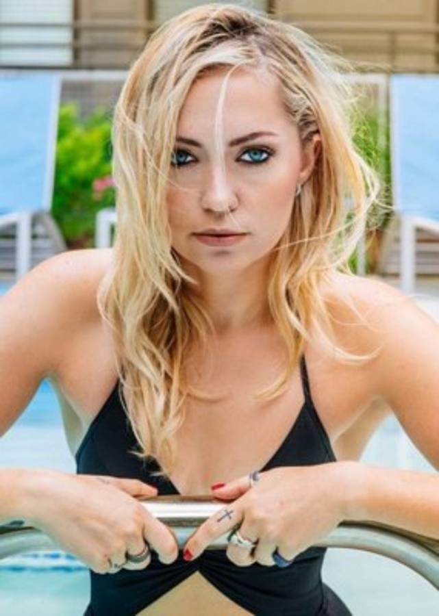 FOTOS: La sensual hermana mayor de Miley Cyrus