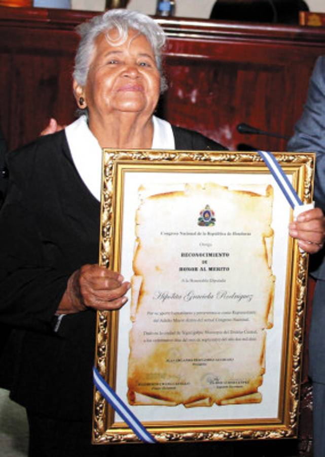 Honor a quienes pintaron canas por Honduras