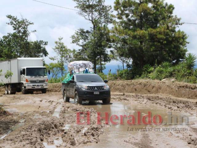 Honduras: Más de L 1,800 millones invertirán en carreteras de zonas productivas