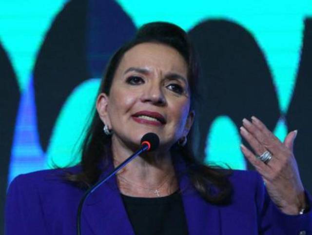 Presidenta de Honduras felicita a Cesia Sáenz por su triunfo en La Academia