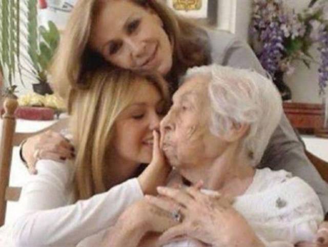 Muere Eva Mange, la abuela de Thalía y Laura Zapata