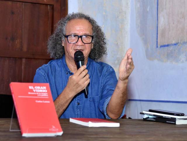 Carlos Lanza presentó libro de “El Gran Vidrio”