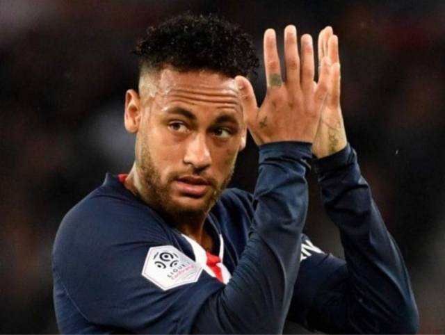 Neymar dice que va a “quedarse” en el París SG pese a los rumores